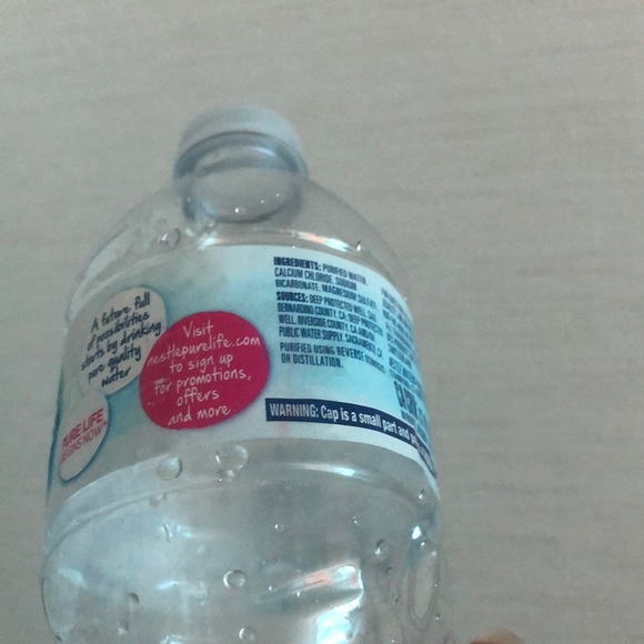 Empty water bottle - Picture 4 of 4